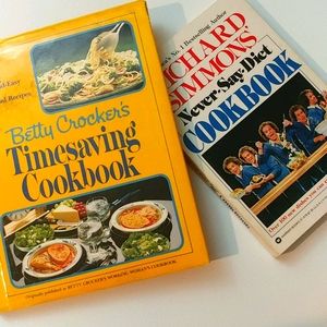 4/$15 🌻 Set of 2 1980s Vintage Cookbooks